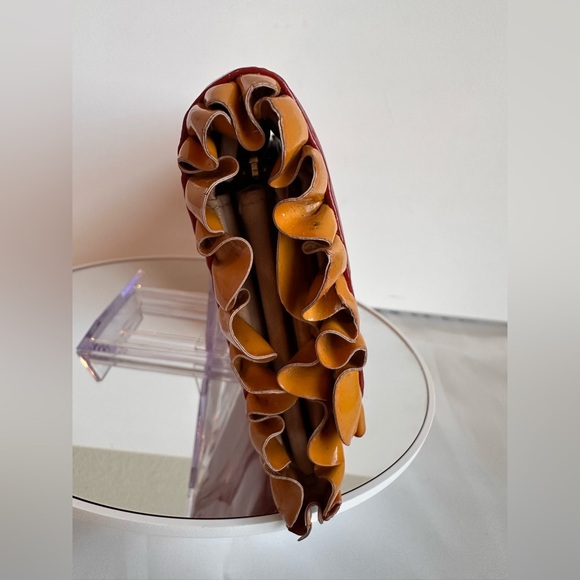 Miu Miu Rare Patent Leather Ruffle Wallet on a chain - Picture 7 of 17